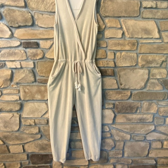 Women’s Tan Jumpsuit Sleeveless Adjustable Tie Waist Cropped Leg Terry large - Picture 3 of 13